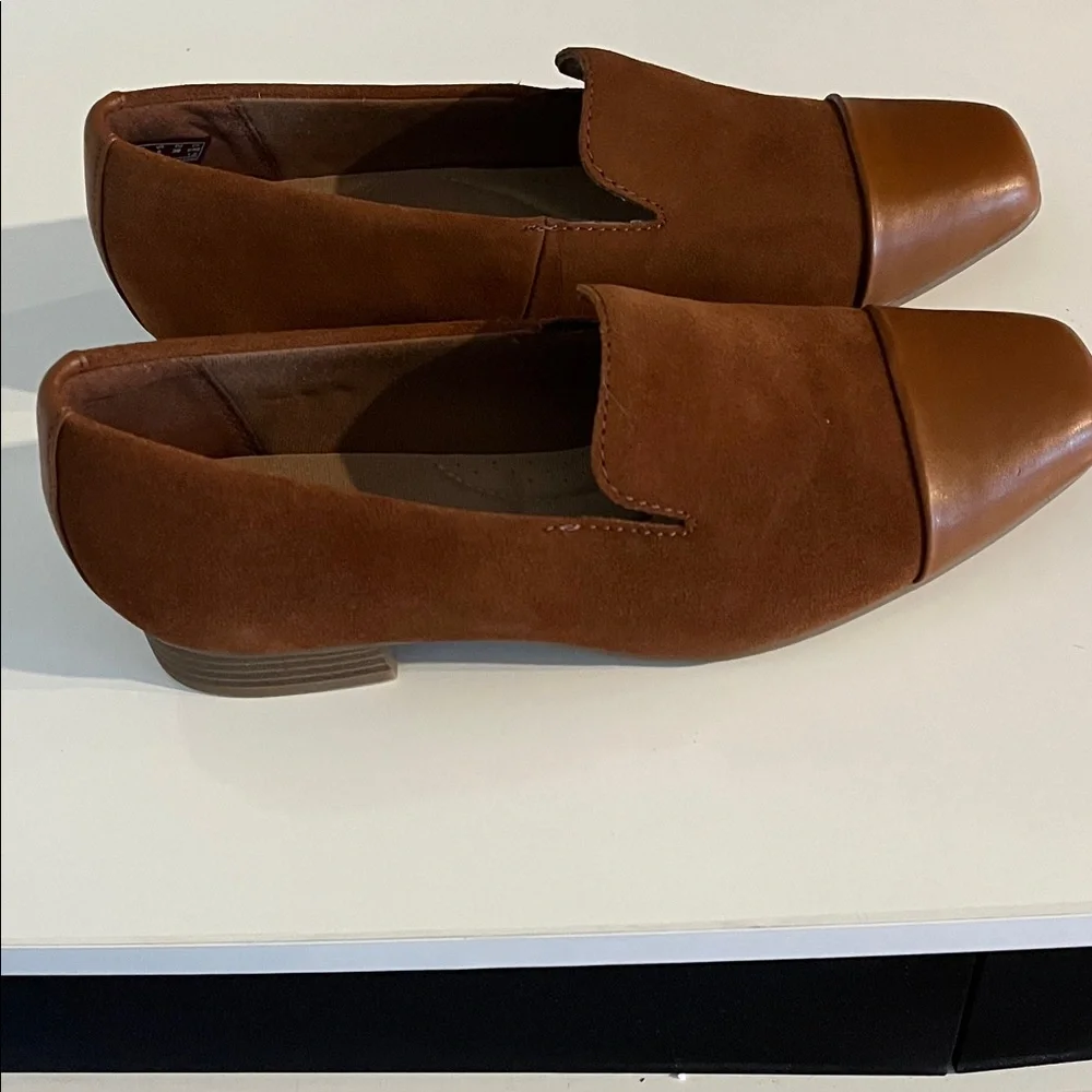 Clarks Women’s Brown Suede and‎ Leather Loafers Size 8